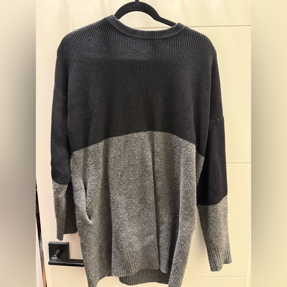 lululemon athletica Black and Gray Sweater